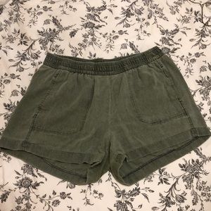 Old Navy olive green linen shorts
